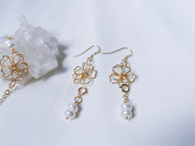 Load image into Gallery viewer, *RESTOCK* BLYTHE 2-WAY FLORAL EARRINGS