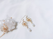 Load image into Gallery viewer, *RESTOCK* BLYTHE 2-WAY FLORAL EARRINGS