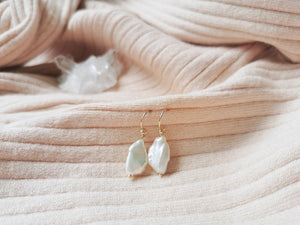 VELDA KESHI PEARL EARRINGS